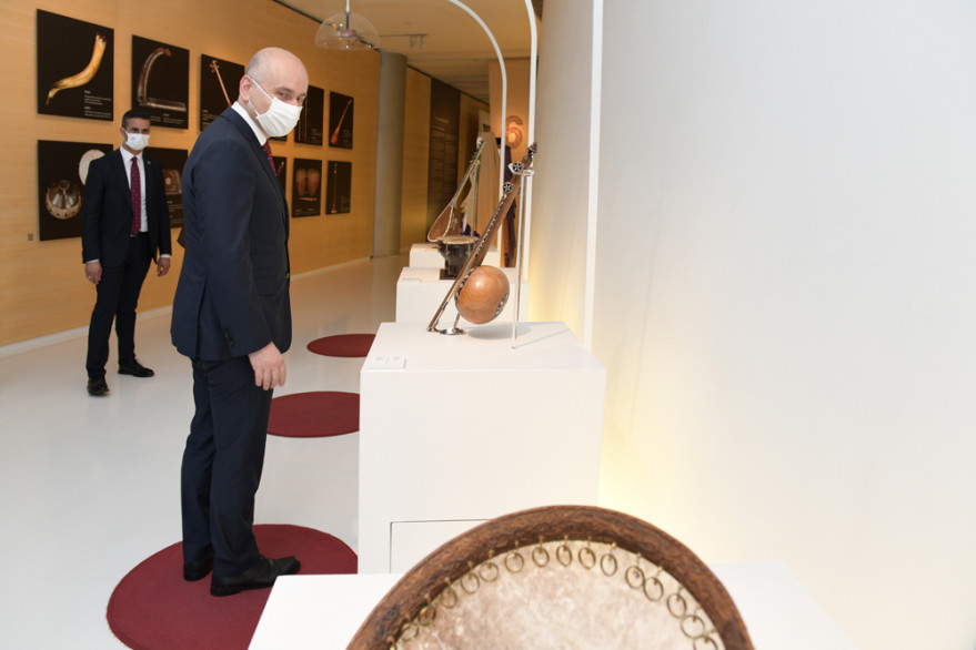 Turkish minister of transport and infrastructure visited Alley of Honors and Alley of Martyrs