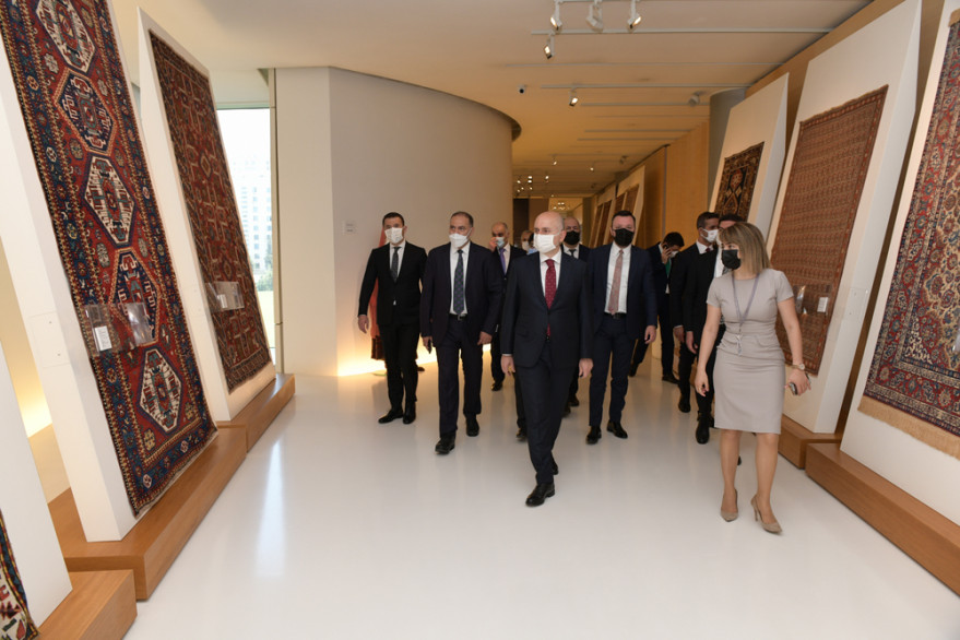 Turkish minister of transport and infrastructure visited Alley of Honors and Alley of Martyrs