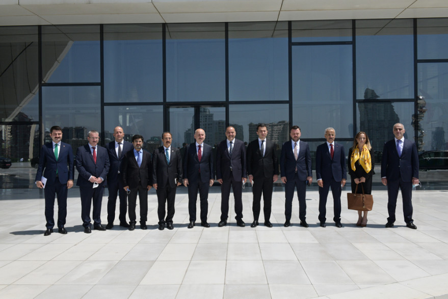 Turkish minister of transport and infrastructure visited Alley of Honors and Alley of Martyrs