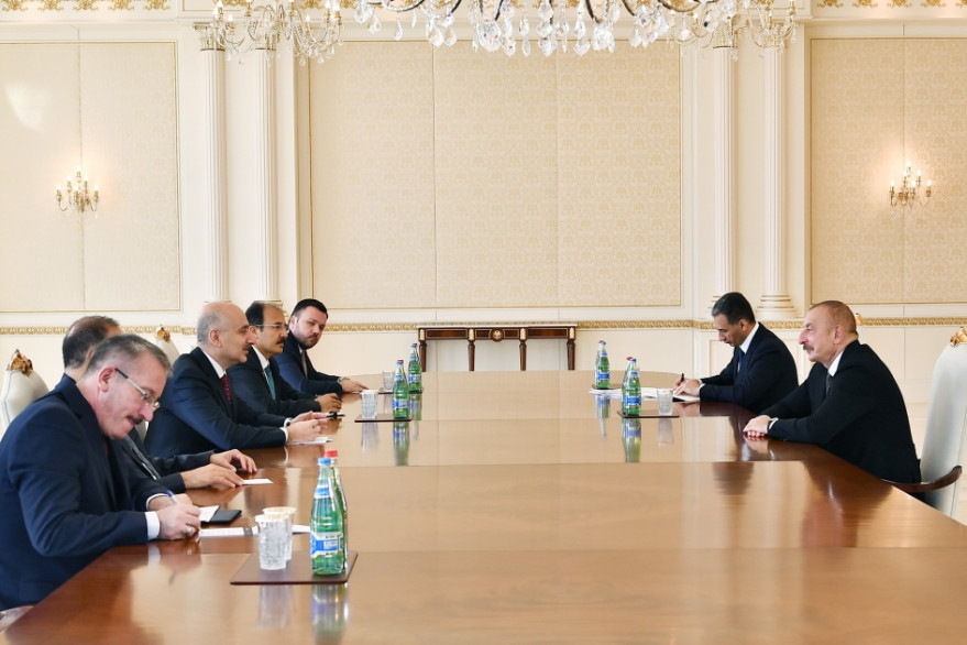 Prezident İlham Əliyev Türkiyənin nəqliyyat və infrastruktur nazirinin başçılıq etdiyi nümayəndə heyətini qəbul edib