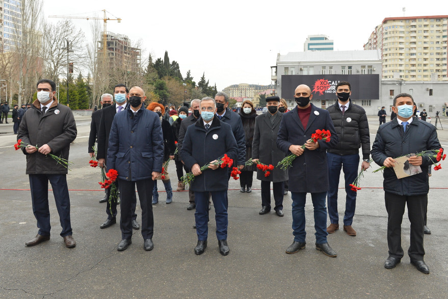 Nazirliyin kollektivi Xocalı soyqırımı abidəsini ziyarət edib