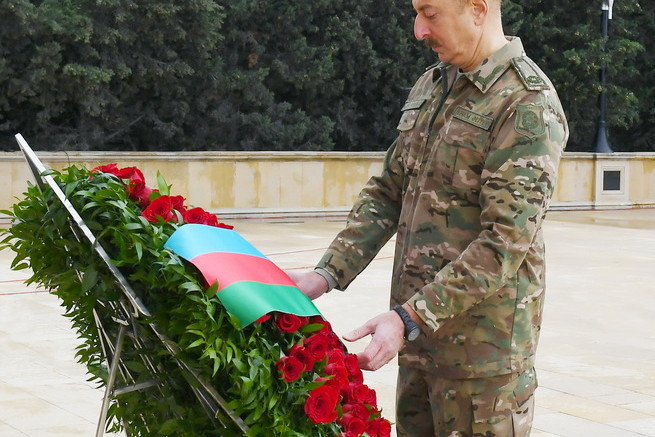 Ильхам Алиев и первая леди Мехрибан Алиева посетили Аллею почетного захоронения и Шехидляр хиябаны