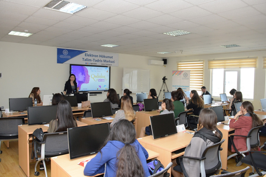 Международный день «Девушки в ИКТ» широко отмечен в Азербайджане 