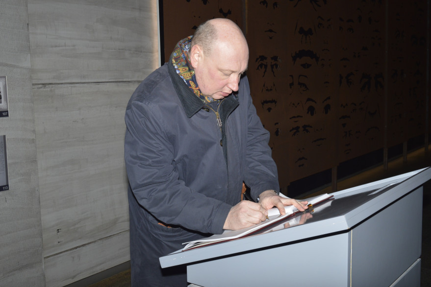 Гендиректор по транспорту и мобильности Европейской комиссии посетил Губинский мемориальный комплекс геноцида и массовое захоронение