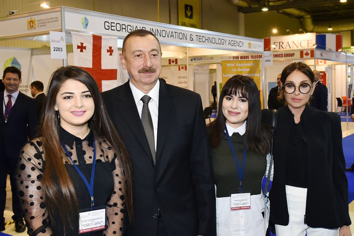 Azərbaycan Prezidenti İlham Əliyev “Bakutel 2017” sərgisi ilə tanış olub