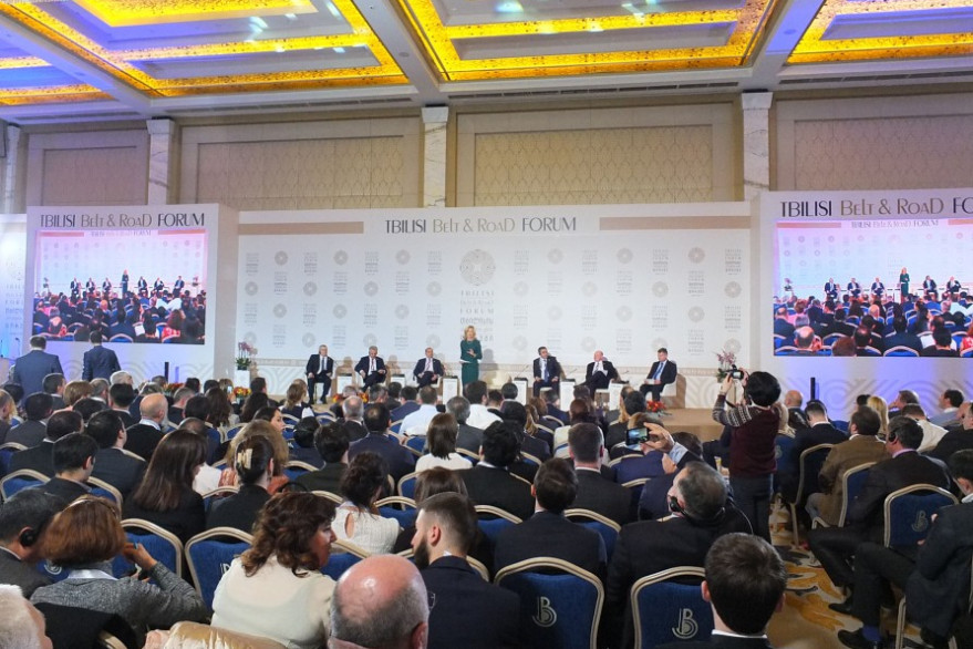 Министр транспорта, связи и высоких технологий Азербайджана принимает участие в проводимом в Грузии международном форуме