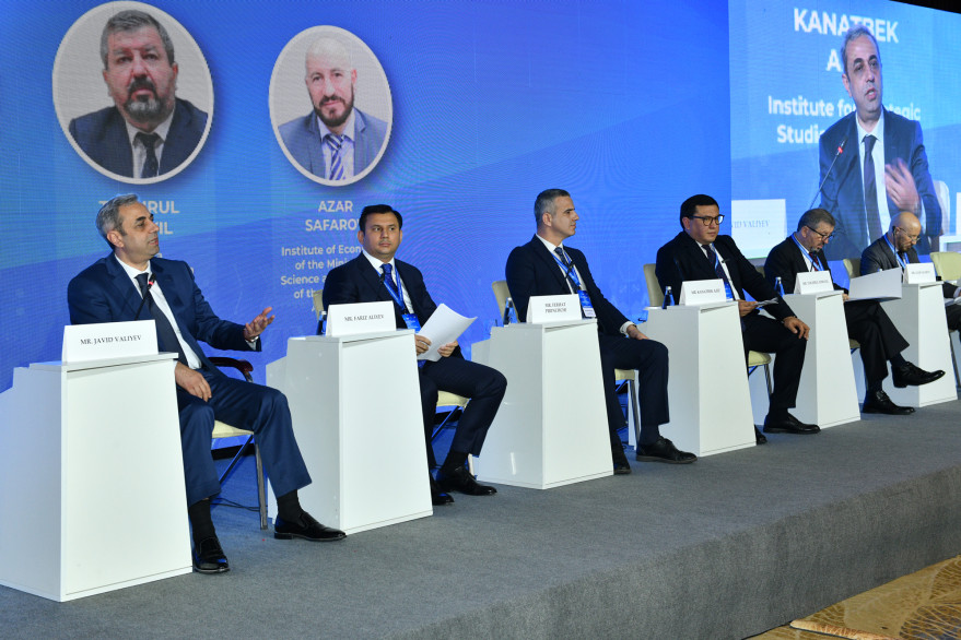 В Баку обсудили развитие международных транспортно-логистических коридоров