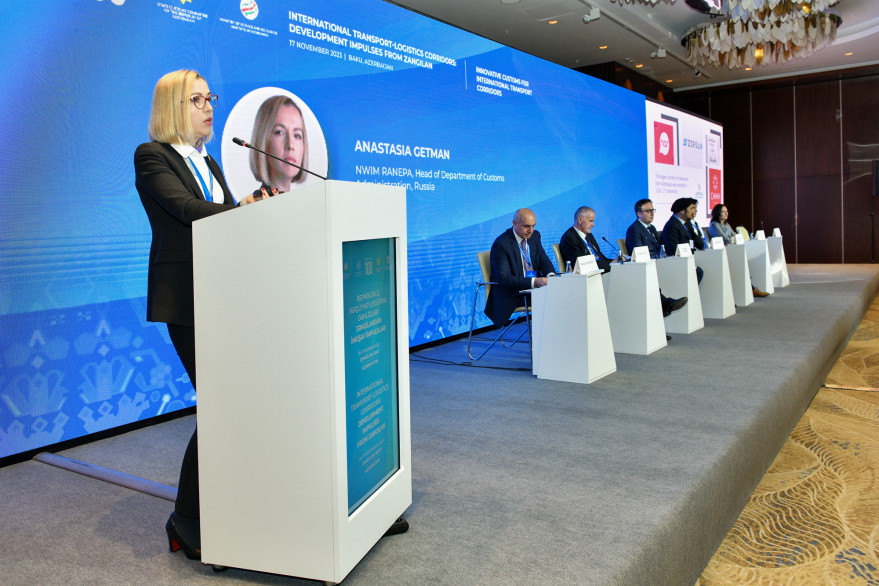 В Баку обсудили развитие международных транспортно-логистических коридоров