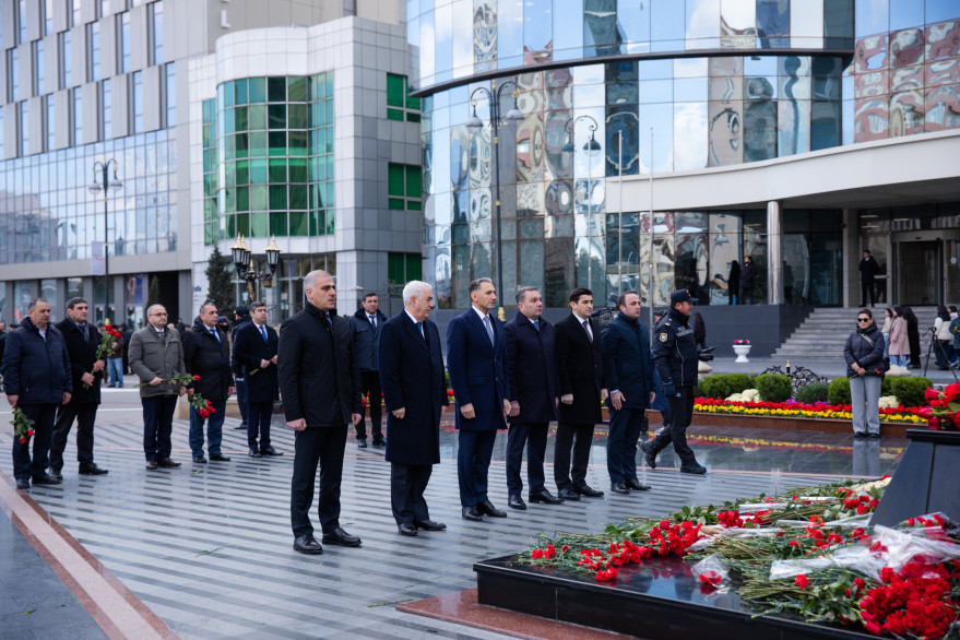 Коллектив министерства посетил памятник Ходжалинскому геноциду
