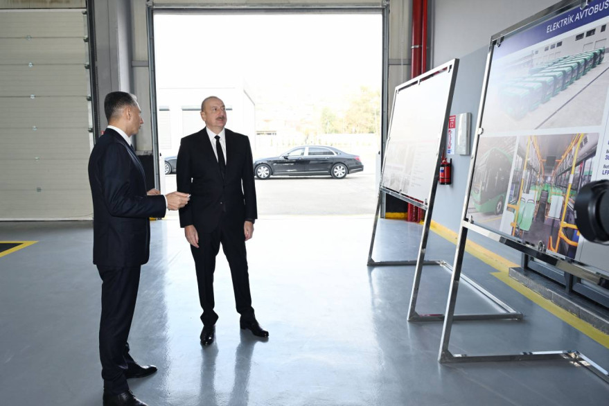 İlham Əliyev Zığ Elektrik Avtobus Parkının fəaliyyəti ilə tanış olub