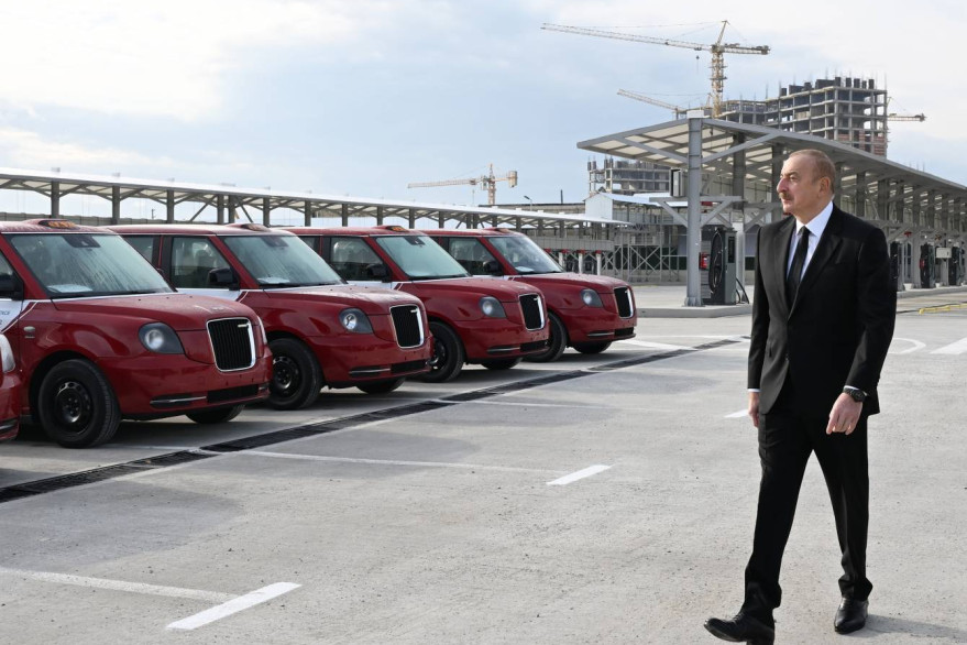 İlham Əliyev Zığ Elektrik Avtobus Parkının fəaliyyəti ilə tanış olub