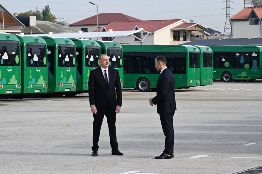 İlham Əliyev Zığ Elektrik Avtobus Parkının fəaliyyəti ilə tanış olub