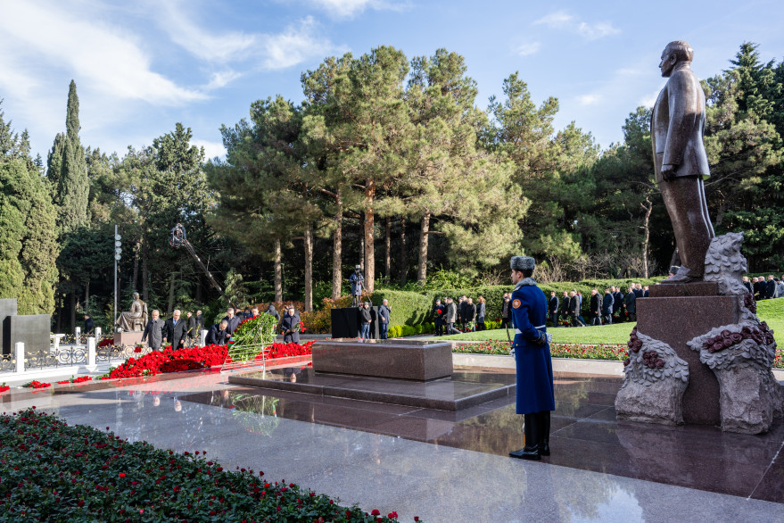 Ministry’s staff visited tomb of Great Leader Heydar Aliyev