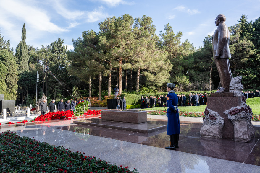 Ministry’s staff visited tomb of Great Leader Heydar Aliyev