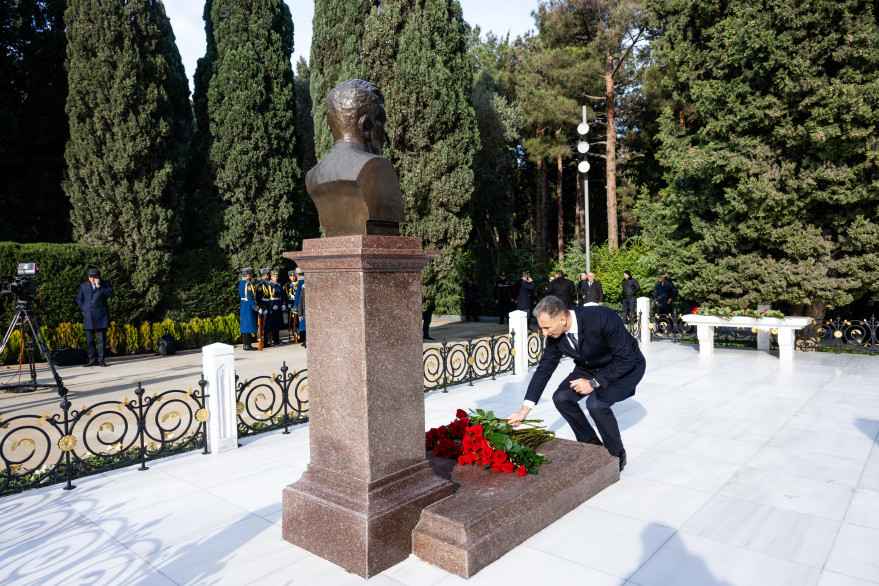 Ministry’s staff visited tomb of Great Leader Heydar Aliyev