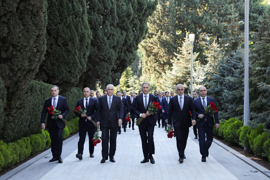 Ministry’s staff visited tomb of Great Leader Heydar Aliyev
