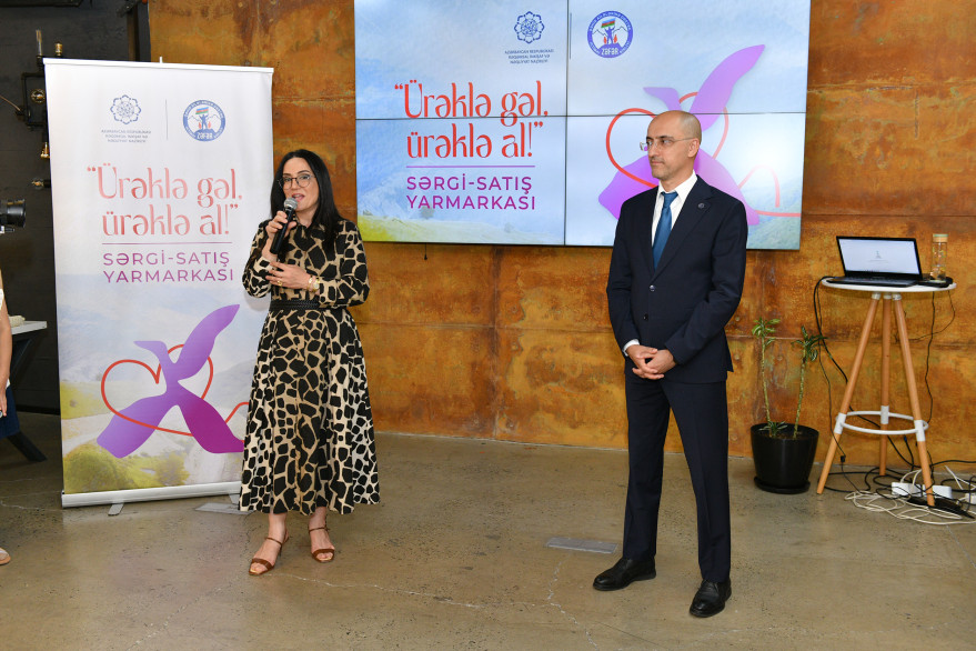 Rəqəmsal İnkişaf və Nəqliyyat Nazirliyinin təşkilatçılığı ilə şəhid ailələrinin əl işlərinin IV sərgi-satış yarmarkası keçirilib