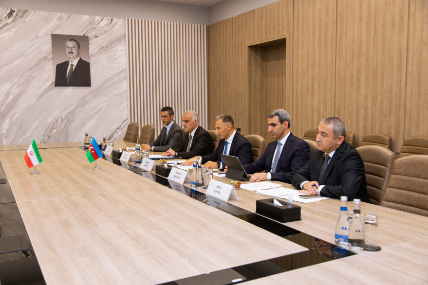 Nazir Rəşad Nəbiyev İranın yol və şəhərsalma nazirinin rəhbərlik etdiyi nümayəndə heyəti ilə görüşüb