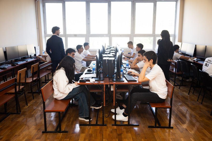 “R.M.90” Programming Competition Held Among School Students