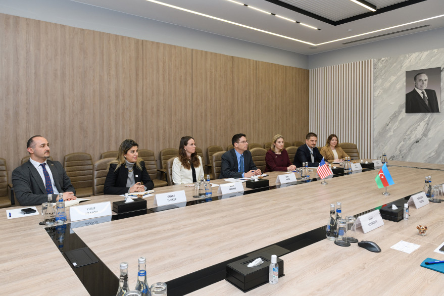 Rəqəmsal İnkişaf və Nəqliyyat Nazirliyində ABŞ nümayəndə heyəti ilə görüş keçirilib