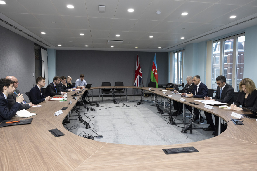 Nazir Rəşad Nəbiyev Böyük Britaniya parlamentinin üzvü, aviasiya, dənizçilik və dekarbonizasiya məsələləri üzrə nazirlə görüşüb