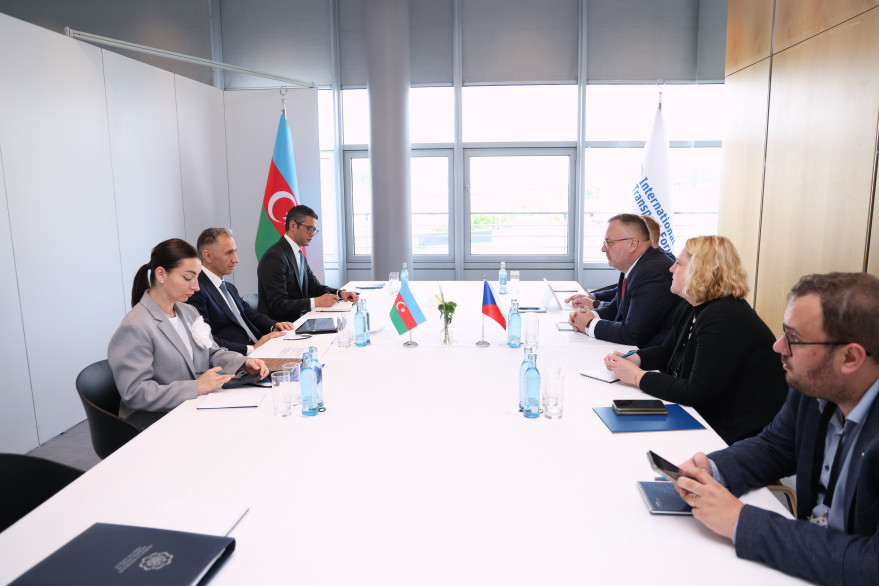 Nazir Rəşad Nəbiyev Çex Respublikasının nəqliyyat naziri ilə görüşüb