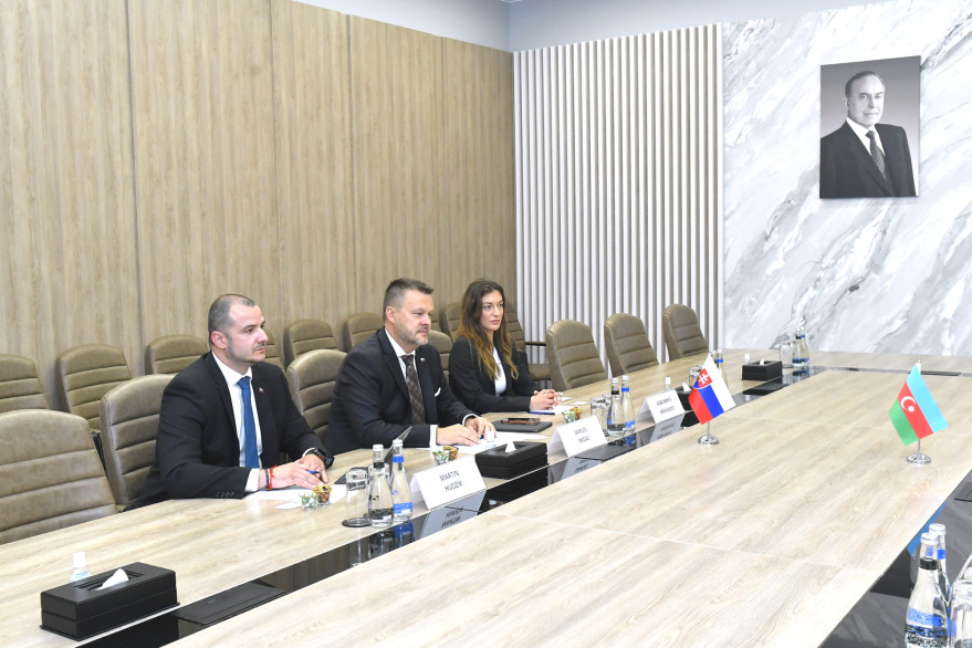 Nazir Rəşad Nəbiyev Slovakiyanın investisiyalar, regional inkişaf və informasiya naziri ilə görüşüb