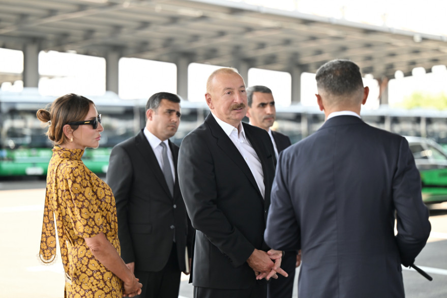 Prezident İlham Əliyev Naxçıvanda elektrik mühərrikli yeni avtobuslara baxıb, dəmir yolu infrastrukturunda aparılan yenidənqurma işləri ilə tanış olub