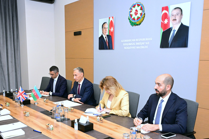 Nazir Rəşad Nəbiyev Böyük Britaniya və Şimali İrlandiya Birləşmiş Krallığının Azərbaycandakı səfiri ilə görüşüb