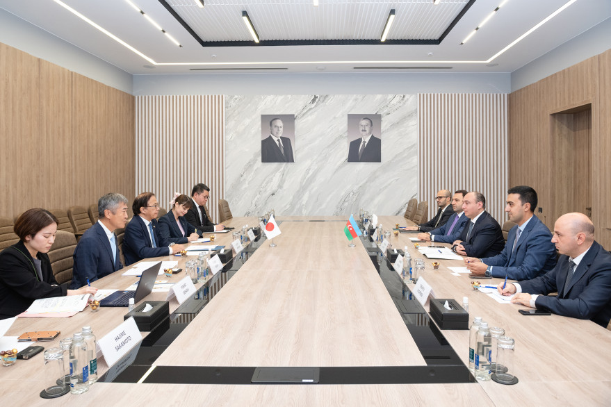 Rəqəmsal İnkişaf və Nəqliyyat Nazirliyində Yaponiya nümayəndə heyəti ilə görüş keçirilib
