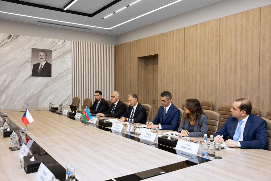 Nazir Rəşad Nəbiyev Çexiyanın nəqliyyat naziri ilə görüşüb
