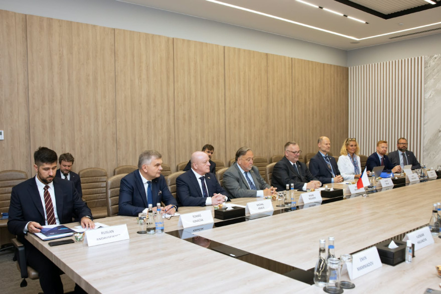 Nazir Rəşad Nəbiyev Çexiyanın nəqliyyat naziri ilə görüşüb