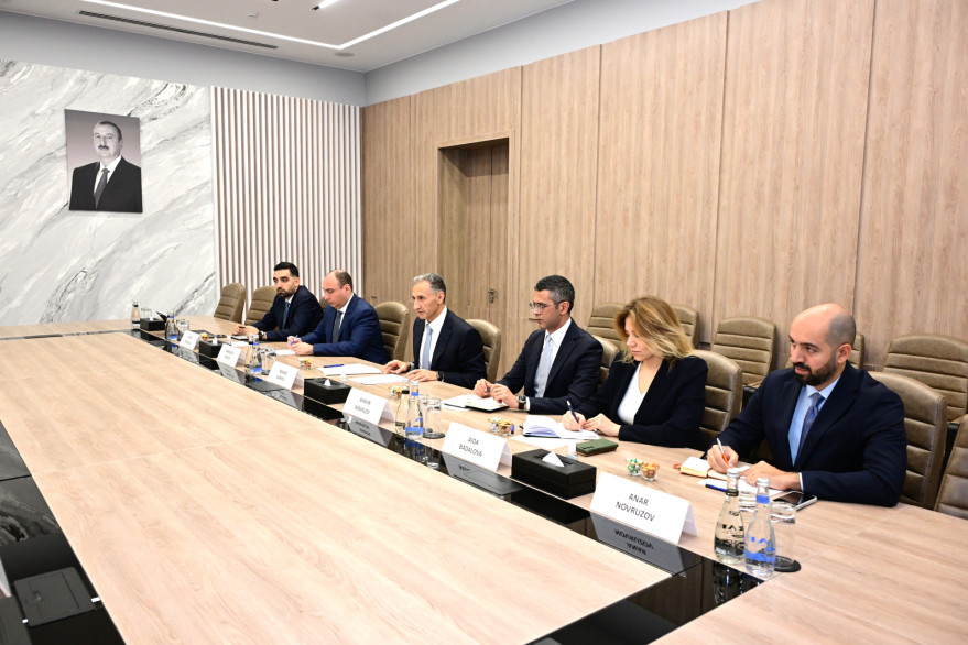 Nazir Rəşad Nəbiyev ABŞ Beynəlxalq İnkişaf Maliyyə Korporasiyasının baş siyasət direktoru ilə görüşüb