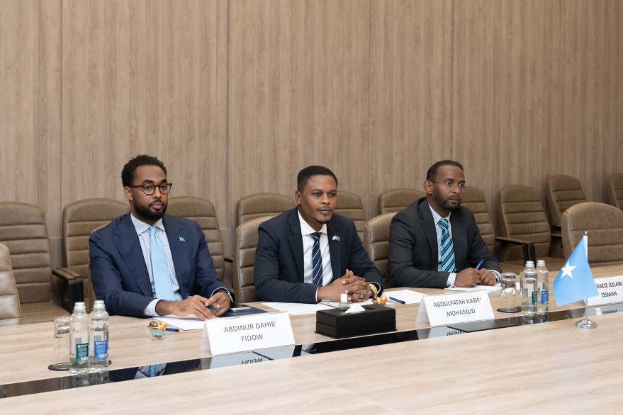 Rəqəmsal İnkişaf və Nəqliyyat Nazirliyində Somalinin informasiya, turizm və mədəniyyət naziri ilə görüş keçirilib