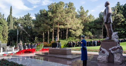 Ministry’s staff visited tomb of Great Leader Heydar Aliyev