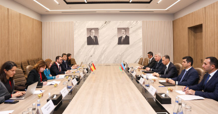 Minister Rashad Nabiyev meets with Spain’s State Secretary for Trade