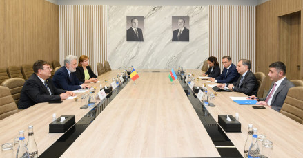 Rəqəmsal İnkişaf və Nəqliyyat Nazirliyində Rumıniya Prezidentinin müşaviri ilə görüş keçirilib