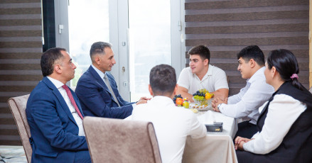 Министр Рашад Набиев посетил семью шехида полковника-лейтенанта Наиля Оруджева