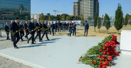 Rəqəmsal İnkişaf və Nəqliyyat Nazirliyinin kollektivi Anım Gününü qeyd edib