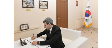 Deputy Minister Rovshan Rustamov offered condolences over death of former S.Korean President Roh Tae-woo