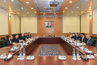 Nazir Rəşad Nəbiyev İraqın rabitə naziri Arkan Al-Şeybani ilə görüşüb