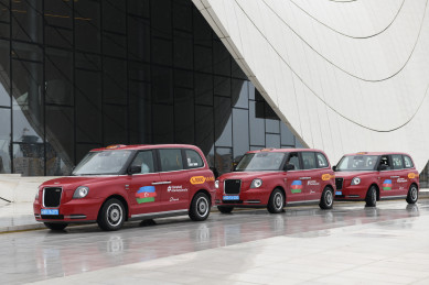Baku Taxi украсил свои автомобили азербайджанским флагом