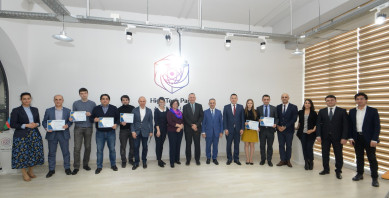 Certificates awarded to graduates of Israel Innovation Exchange Program 