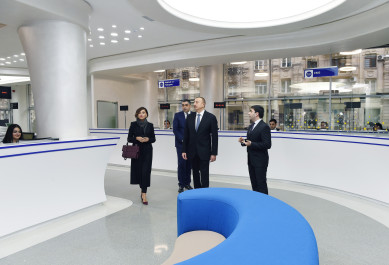 Президент Ильхам Алиев принял участие в открытии нового центра услуг в почтовом филиале номер 1 в Баку