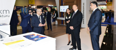 Президент Азербайджана Ильхам Алиев ознакомился с выставкой Bakutel 2016