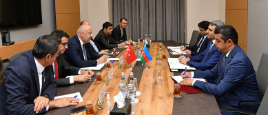 Deputy Minister Rovshan Rustamov meets with Turkish Deputy Trade Minister Rıza Tuna Turagay