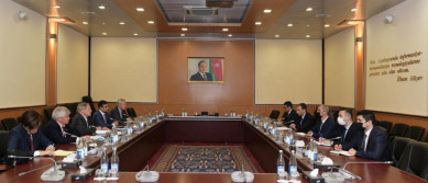 Minister Rashad Nabiyev meets with Executive Director of US Caspian Policy Center