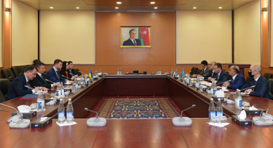 Minister Rashad Nabiyev met with Ukraine’s Minister of Infrastructure Vladyslav Krykliy