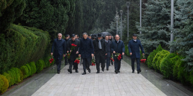 Коллектив министерства по случаю профессионального праздника посетил Аллею почетного захоронения