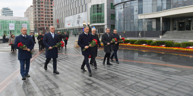 Nazirliyin kollektivi Xocalı soyqırımı abidəsini ziyarət edib